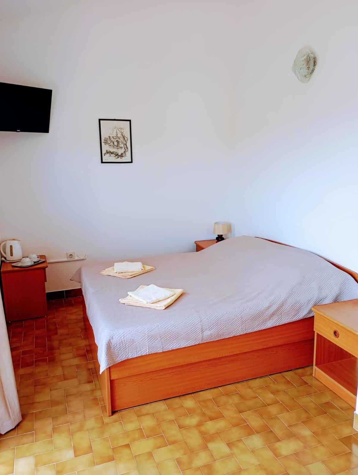 Rooms Helena Krk Town Exterior photo