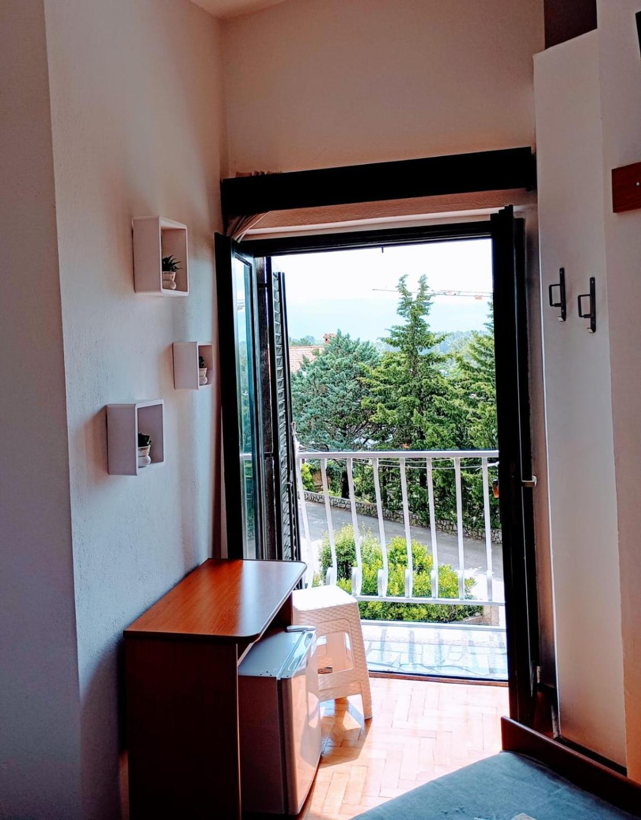 Rooms Helena Krk Town Exterior photo